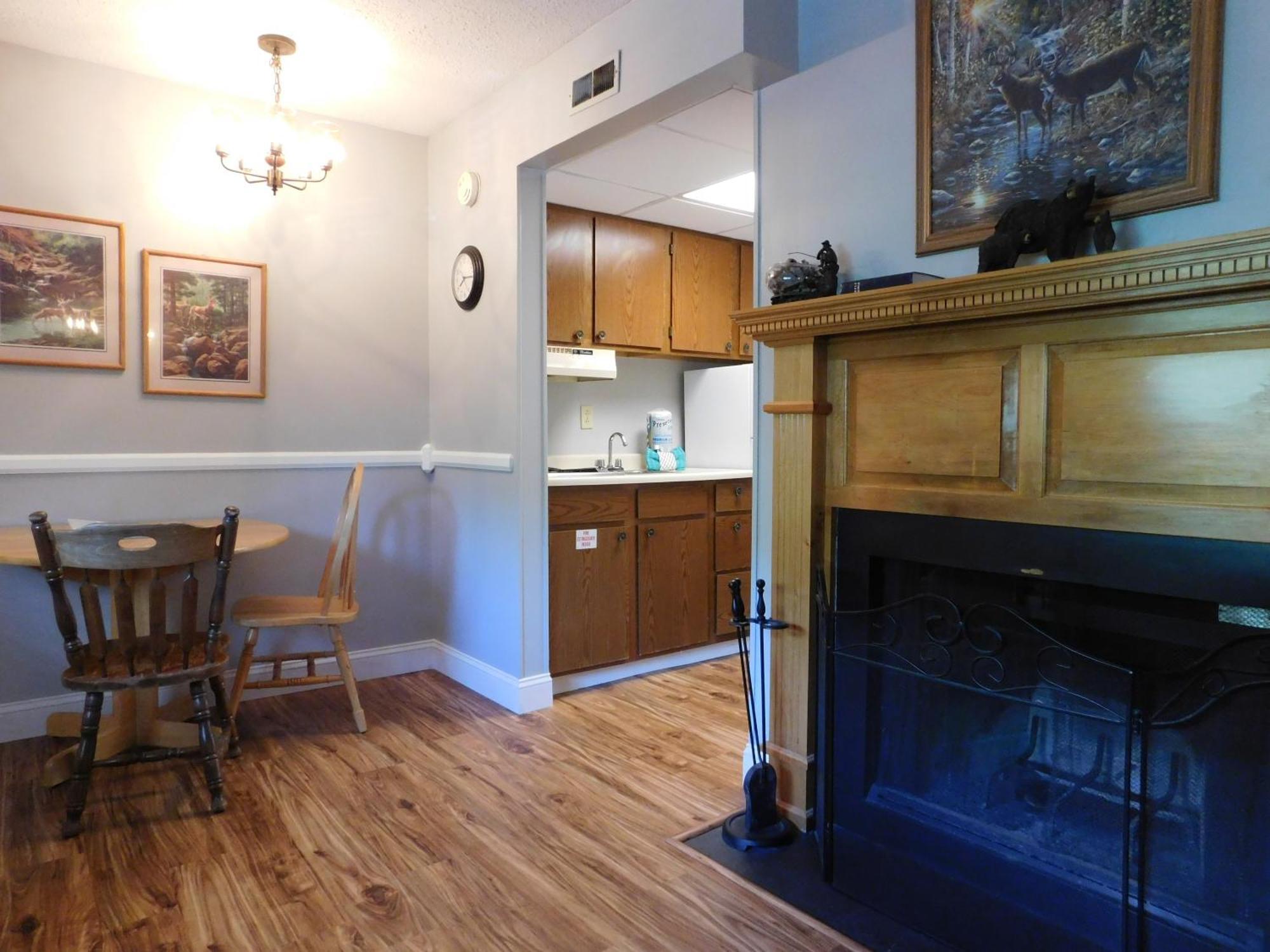 Oak Square Rentals Gatlinburg Room photo