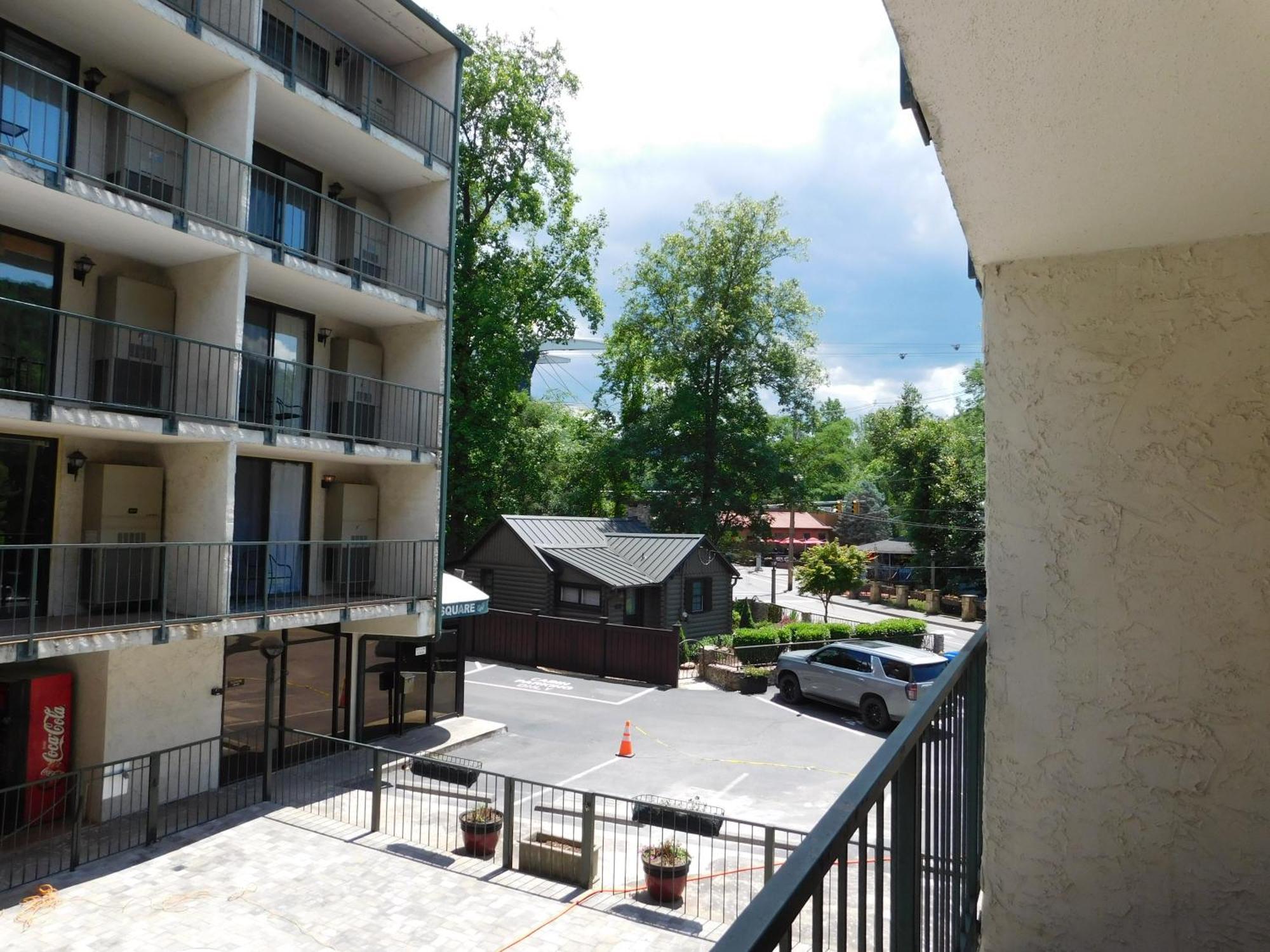 Oak Square Rentals Gatlinburg Room photo