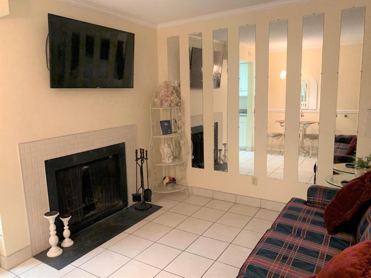 Oak Square Rentals Gatlinburg Room photo