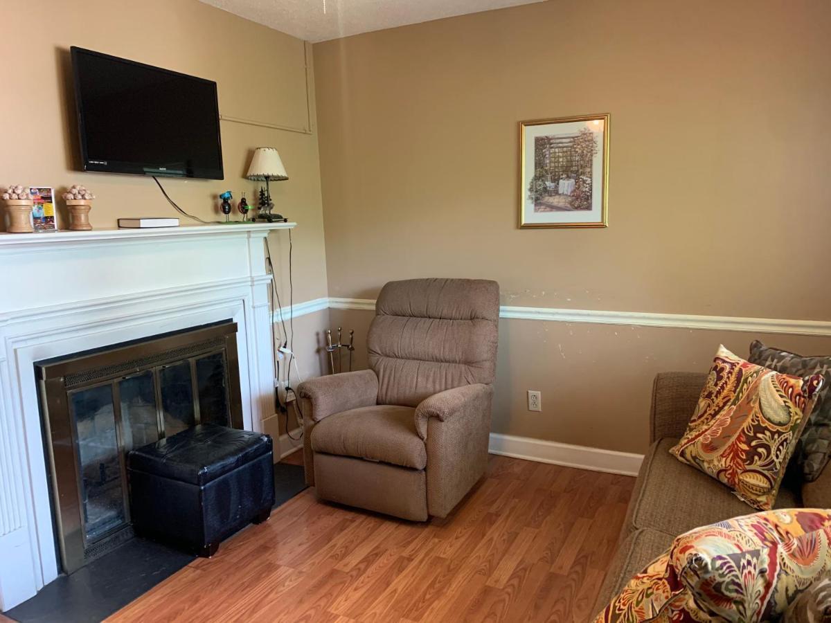 Oak Square Rentals Gatlinburg Room photo